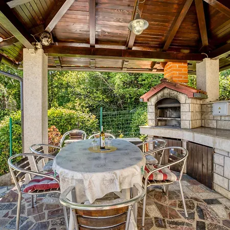 Lilly 2 By Interhome 公寓