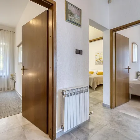 Lilly 2 By Interhome ロヴラン