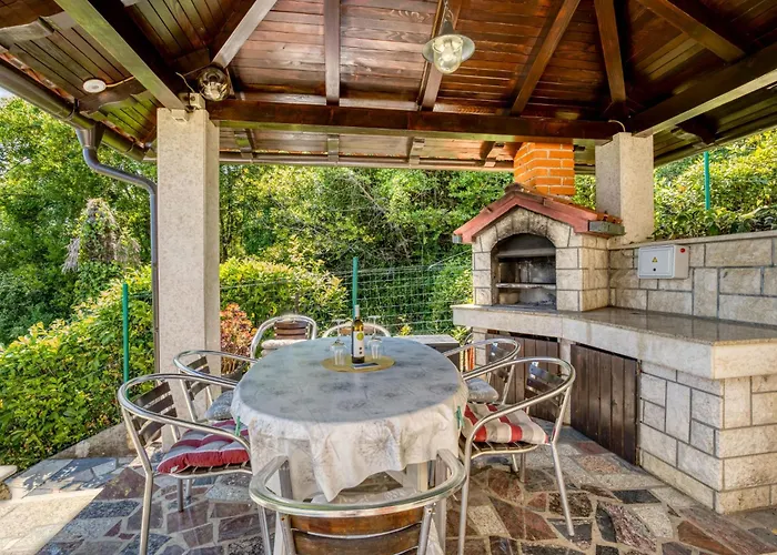 Lilly 2 By Interhome Apartman